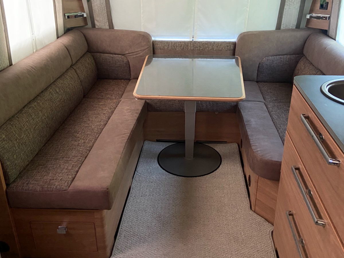 Arends Stofferingen Meubelstoffeerderij Caravan Camper 1