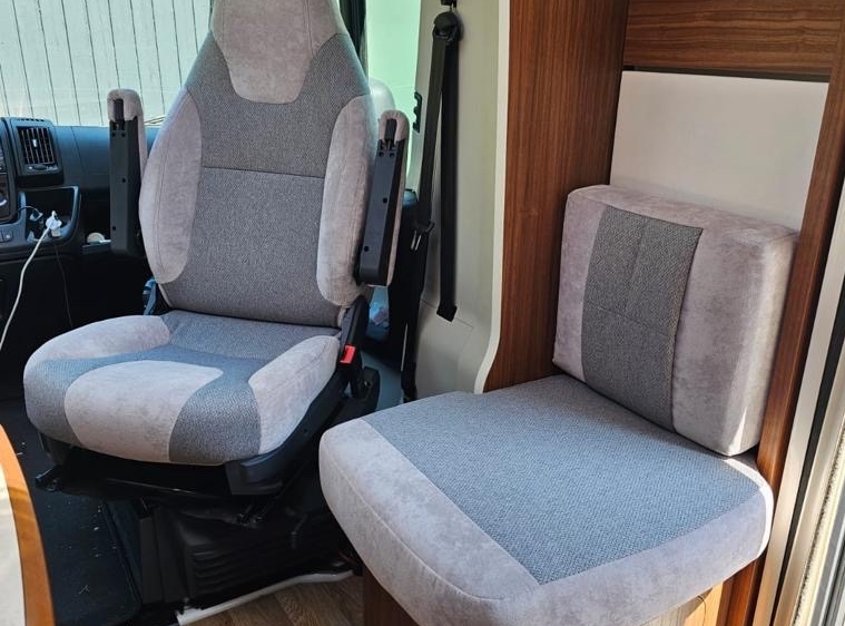 Arends Stofferingen Meubelstoffeerderij Caravan Camper 3